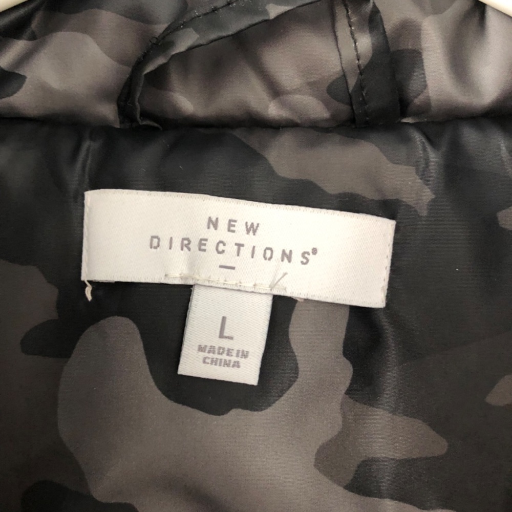 New Directions Black and Grey Camo Puffy Vest - Picture 3 of 3